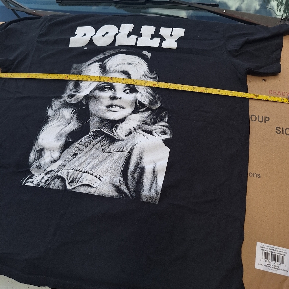 Black Graphic T-Shirt Dolly Parton Black and White Graphic T Shirt Size XL Short - Picture 8 of 9